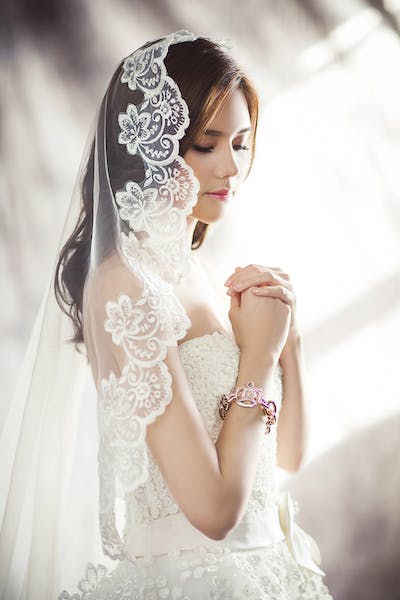 BRIDE DRESSE